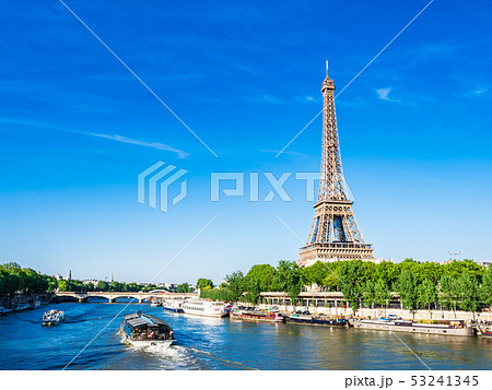 パリ エッフェル塔とセーヌ川 パリ エッフェル塔とセーヌ川 53241345