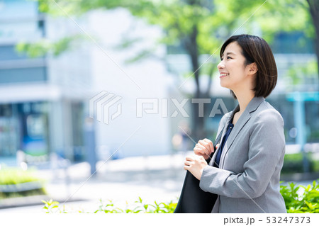 ビジネスウーマン  ビジネスイメージ  働く女性 53247373