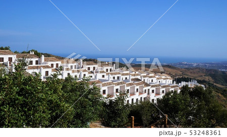 カサレスの町並み 53248361