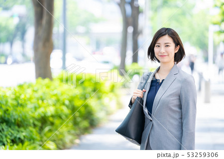 ビジネスウーマン ビジネスイメージ 働く女性 ビジネスウーマン ビジネスイメージ 働く女性 53259306