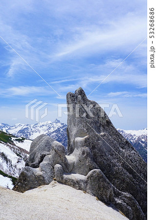 イルカ岩と残雪の槍ヶ岳 イルカ岩と残雪の槍ヶ岳 53268686