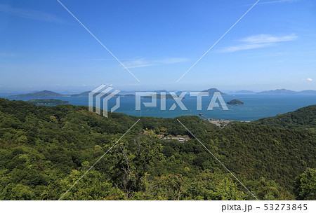 三豊市三野町から見る瀬戸内海の塩飽諸島と津嶋神社 三豊市三野町から見る瀬戸内海の塩飽諸島と津嶋神社 53273845