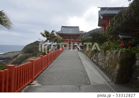 境内から見た鵜戸神宮の楼門(宮崎県日南市大字宮浦3232) 境内から見た鵜戸神宮の楼門(宮崎県日南市大字宮浦3232) 53312827
