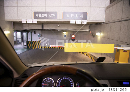 地下駐車場 駐車場 車両 53314266