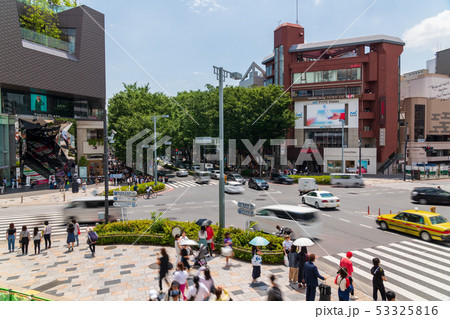 平日も賑わう表参道 平日も賑わう表参道 53325816