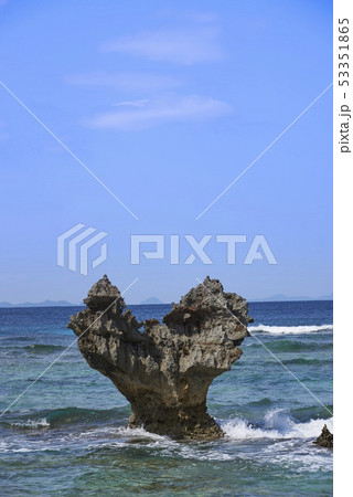 【ハートロック】 古宇利島 観光スポット 嵐CM 【ハートロック】 古宇利島 観光スポット 嵐CM 53351865