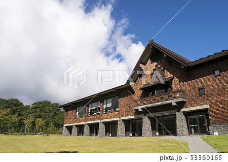 裏磐梯高原ホテルと青空 福島のリゾートと自然風景 53360165