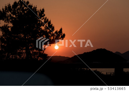 糸島半島に沈む夕陽 糸島半島に沈む夕陽 53413665