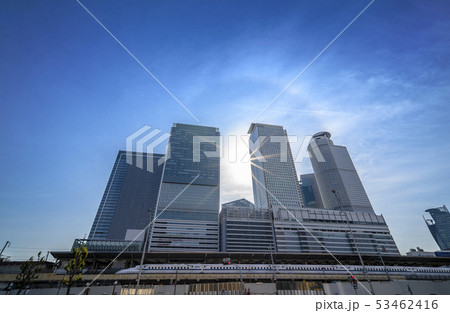 早朝の名古屋駅と新幹線（令和元年初夏） 53462416