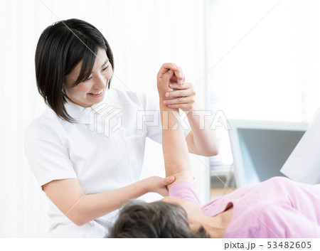 リハビリ 53482605