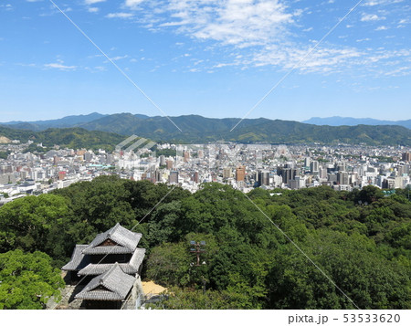 松山城の大天守からの眺め(東側 道後温泉・石鎚山方向) 松山城の大天守からの眺め(東側 道後温泉・石鎚山方向) 53533620