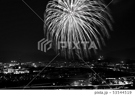 （セピア）男山展望台から望む京都芸術花火 53544519