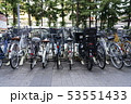 自転車置き場いっぱいに停められた自転車 53551433