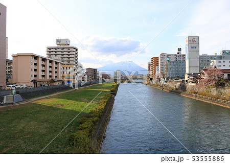 盛岡市旭橋から望む岩手山 盛岡市旭橋から望む岩手山 53555886