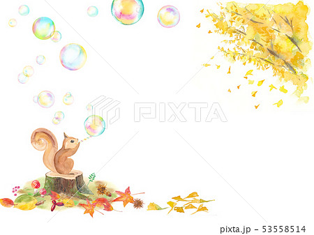 イチョウとシャボン玉を吹くリスのイラスト素材
