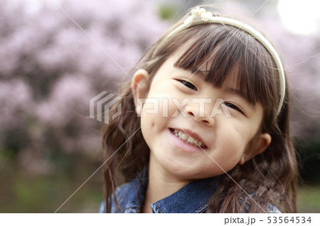幼児(4歳児)と桜 幼児(4歳児)と桜 53564534