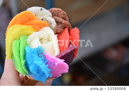 カラフルなアイスの写真素材
