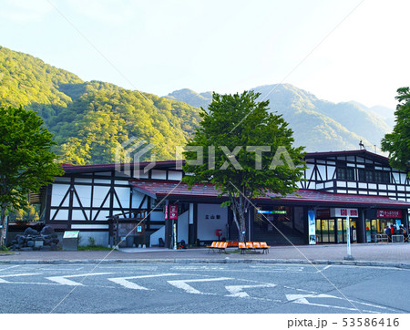 【富山県】初夏の立山駅（早朝） 53586416