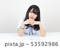 なーに？と見つめる制服の女子高校生1 53592986
