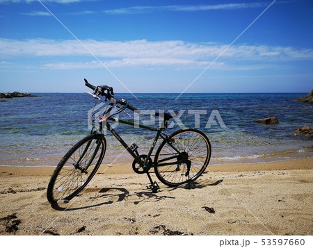 ビーチの自転車 53597660