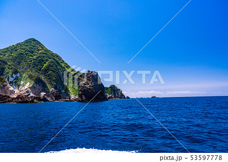 (静岡県)西伊豆 千貫門クルーズ 船上から望む海岸線 (静岡県)西伊豆 千貫門クルーズ 船上から望む海岸線 53597778