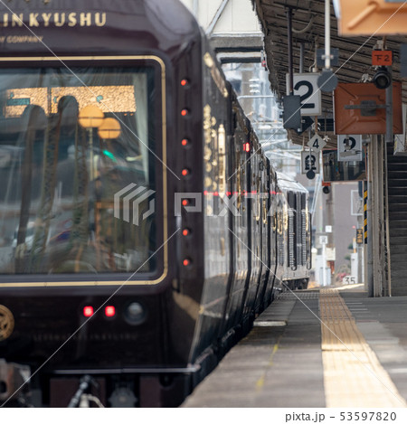 列車 列車 53597820