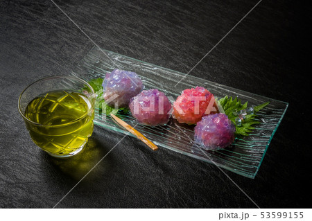 和菓子　日本　beans and cubes of agar Japanese sweets 53599155