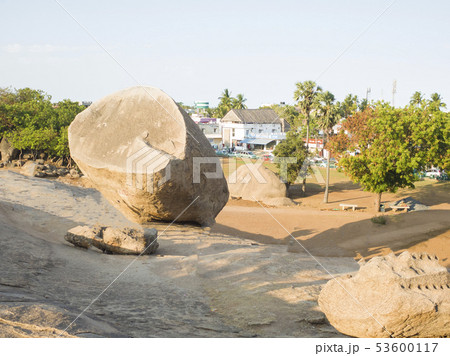 クリシュナのバターボール　マハーバリプラム 53600117