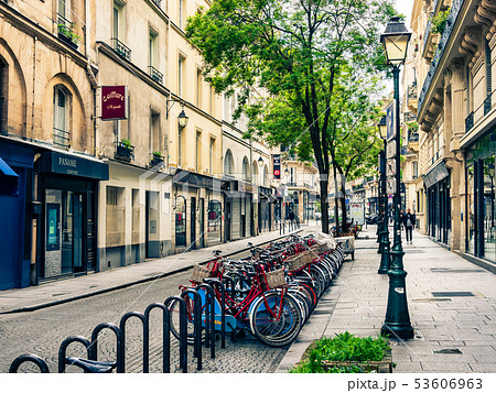 パリの街角 53606963