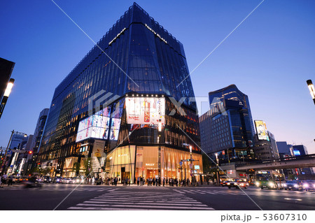 日本の東京都市景観 数寄屋橋の交差点などを望む 53607310