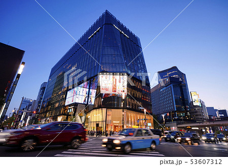 日本の東京都市景観 数寄屋橋の交差点などを望む 53607312