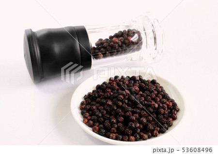 ブラックペッパー 53608496
