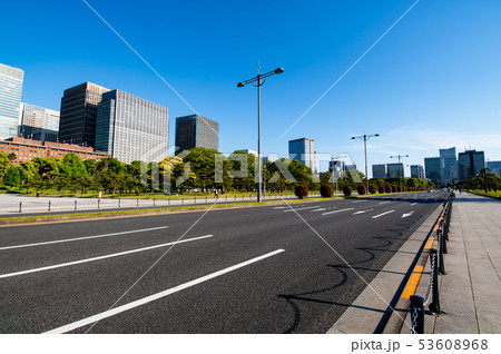 新緑の東京 内堀通りから見る丸の内・日比谷・虎ノ門 2019.05 53608968