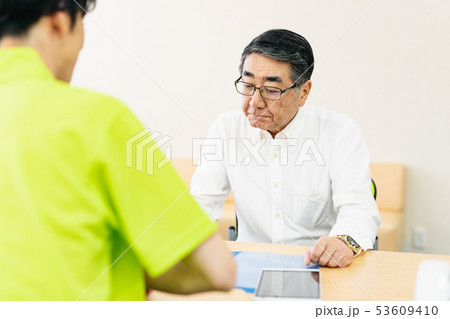 受付 窓口 カウンター 説明 53609410