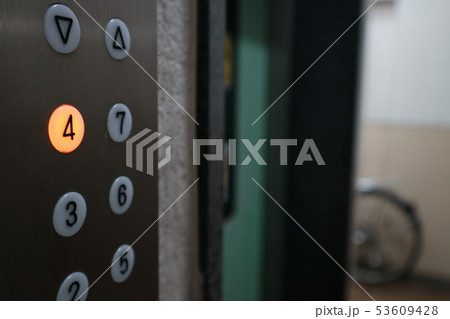 エレベーター 53609428