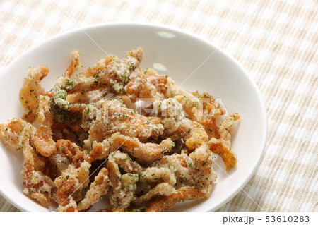 鶏皮の唐揚げ。 鶏皮の唐揚げ。 53610283