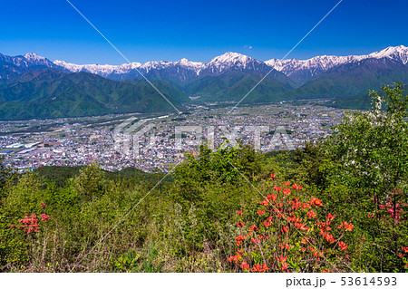 （長野県）鷹狩山展望台からの眺める、安曇野と北アルプス山麓 53614593