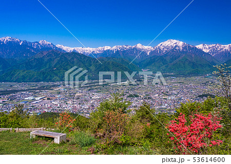 （長野県）鷹狩山展望台からの眺める、安曇野と北アルプス山麓 53614600