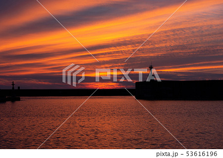 新潟県糸魚川市での夕焼け 新潟県糸魚川市での夕焼け 53616196