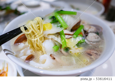 新鮮あさりとイカの海鮮中華そば 磯の旨みあふれるシーフードラーメン 新鮮あさりとイカの海鮮中華そば 磯の旨みあふれるシーフードラーメン 53616411