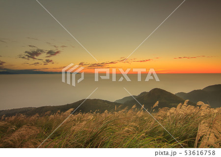 夕日 日没 夕焼け 53616758