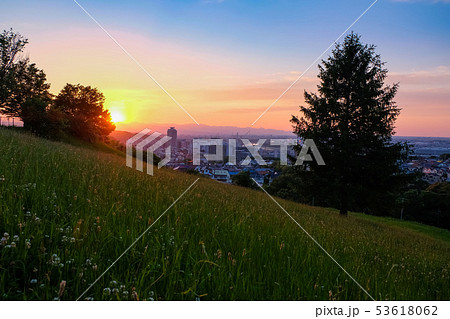 多摩市 都立桜ヶ丘公園 ゆうひの丘 夕景 53618062