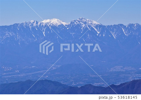 瑞牆山頂からの甲斐駒ヶ岳と仙丈ヶ岳 53618145