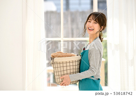 主婦　家事　洗濯 53618742