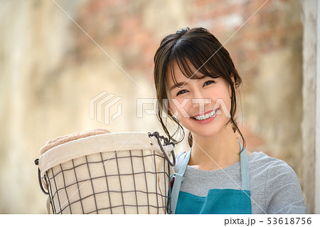 主婦　家事　洗濯 53618756