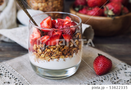 Granola parfait with yogurt and strawberries 53622335