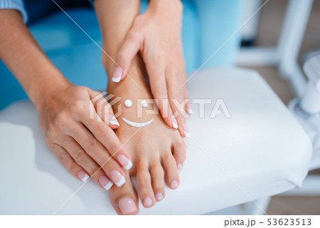 Female client, perfectly made nails in beauty shop Female client, perfectly made nails in beauty shop 53623513