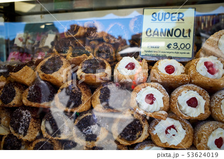 イタリアのお菓子(カンノーリ) イタリアのお菓子(カンノーリ) 53624019