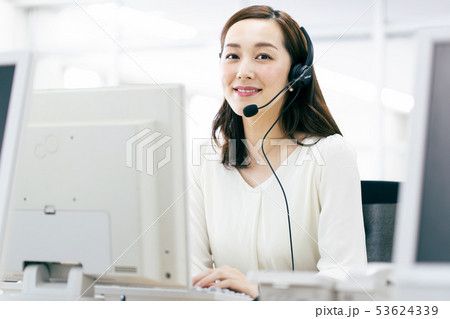 コールセンター テレオペ 女性の写真素材
