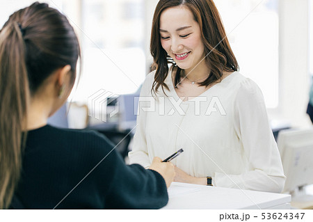 OL 女性 ビジネス 総務 窓口 受付 OL 女性 ビジネス 総務 窓口 受付 53624347